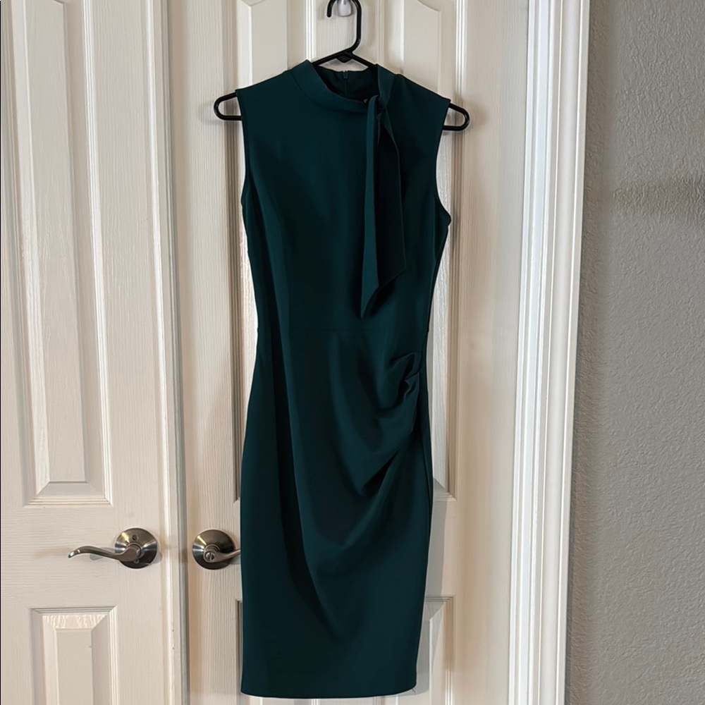 Elegant Green fitted Sleeveless Dress